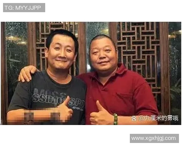 揭秘足球明星便衣身份背后的故事与传奇人生